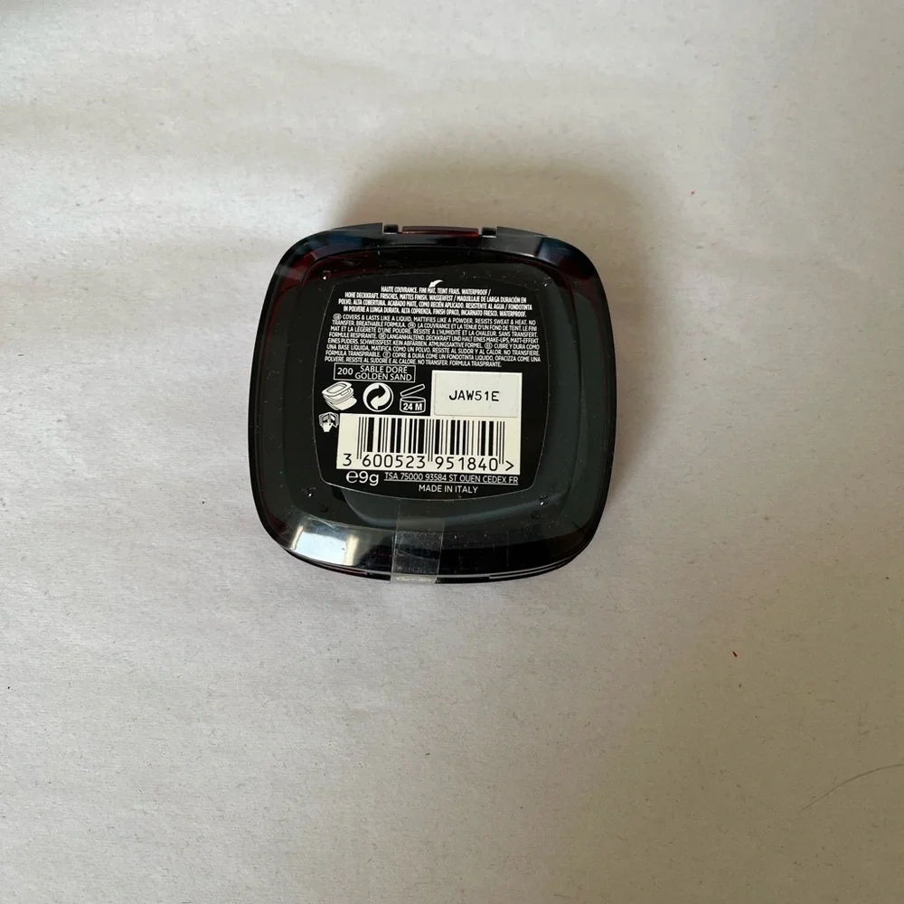 L'Oreal Infallible 24H Fresh Wear Foundation in a Powder - Red and Black 200